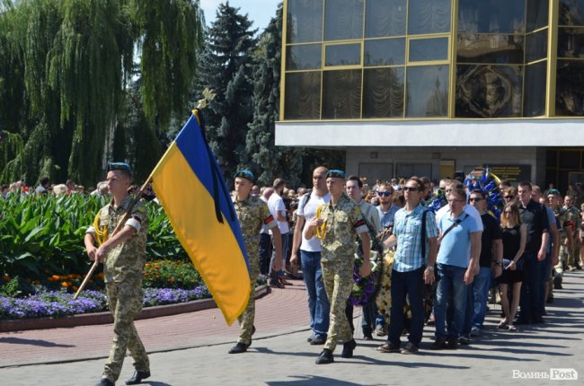 Як у Луцьку прощалися з Героєм Андрієм Єлістратовим. ФОТО