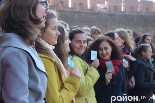 Як першокурсникам у Луцькому замку вручали студквитки 