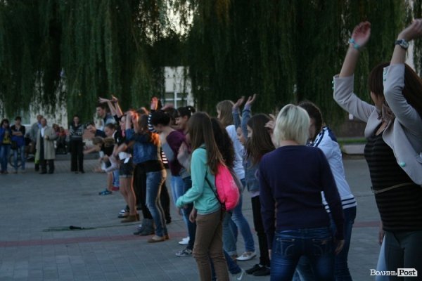 У центрі Луцька почався двомісячний танцювальний флешмоб. ФОТО