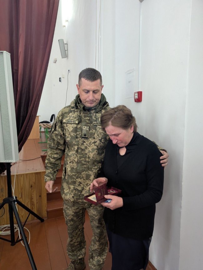 Рідних загиблих волинян вручили посмертні нагороди Героїв. ФОТО