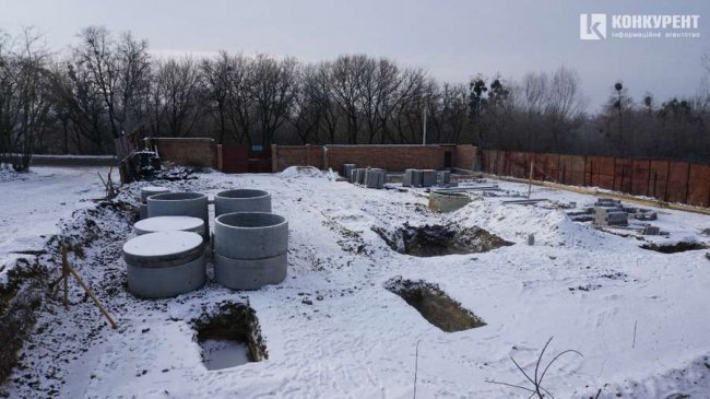 Депутат міськради обурений самовільним будівництвом автомийки у Луцьку. ФОТО. ВІДЕО