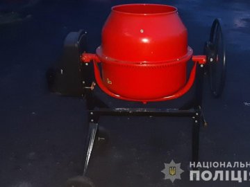 На Волині чоловік вкрав з будинку гірський велосипед та бетонозмішувач. ФОТО