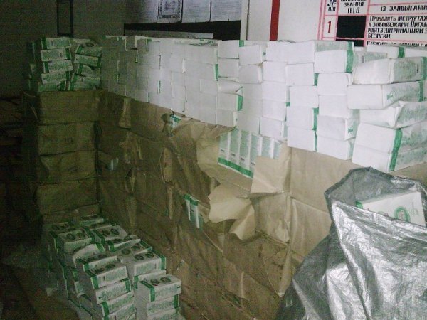 Контрабандист залишив у кущах 77 ящиків з пластівцями