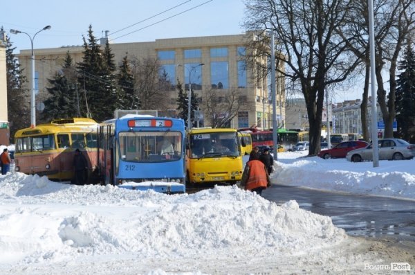 У Луцьку знову стоять тролейбуси. ФОТО
