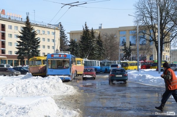 У Луцьку знову стоять тролейбуси. ФОТО