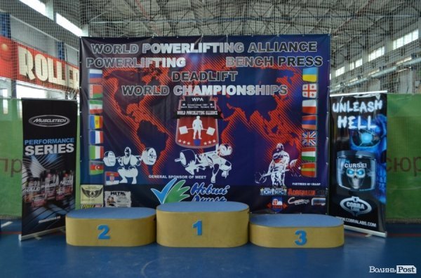 У Луцьку стартував ювілейний чемпіонат світу WPA з пауерліфтингу. ФОТО 