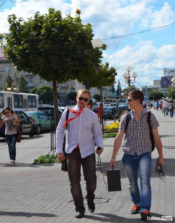 Марафон вуличної поезії у Луцьку. ФОТО