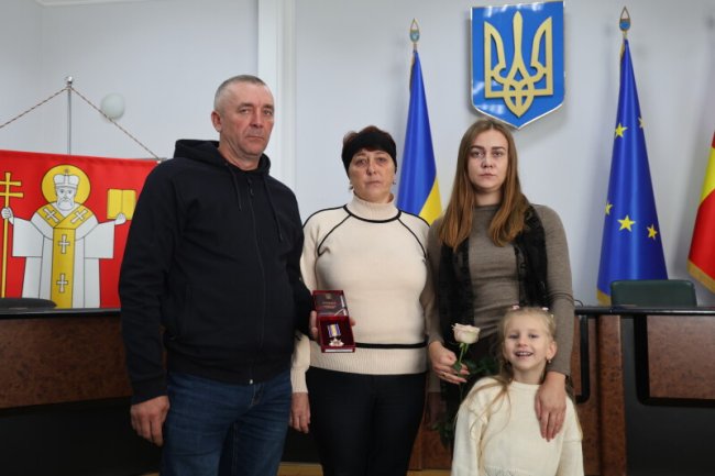 У Луцьку рідним загиблих військових вручили державні нагороди 