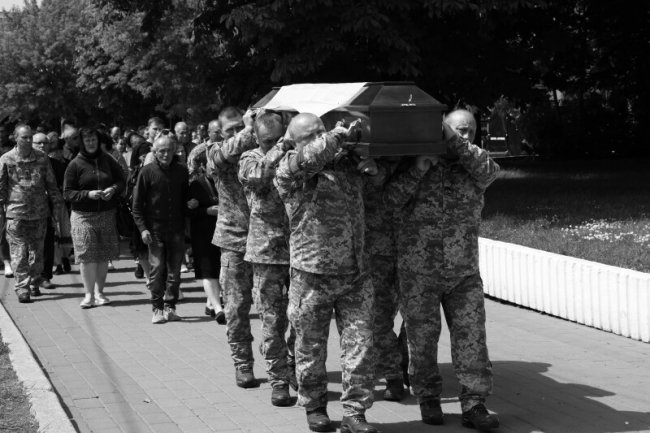 Лучани попрощалися із Героєм Романом Гаврилюком