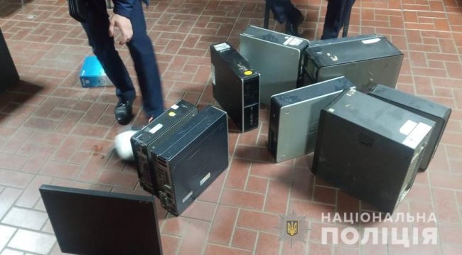 Аби потрапити в приміщення, залучали надзвичайників: у Луцьку «накрили» гральний клуб