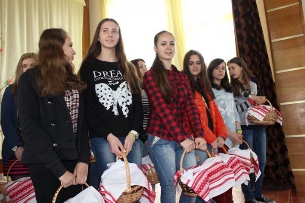 Делегація зі сходу приїхала побитися яйцями на Волинь. ФОТО