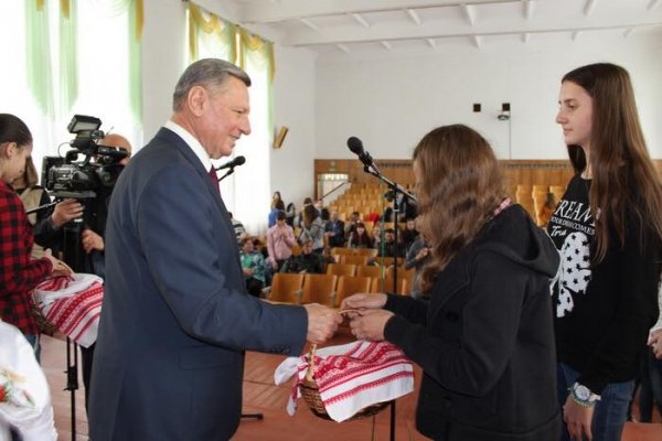 Делегація зі сходу приїхала побитися яйцями на Волинь. ФОТО