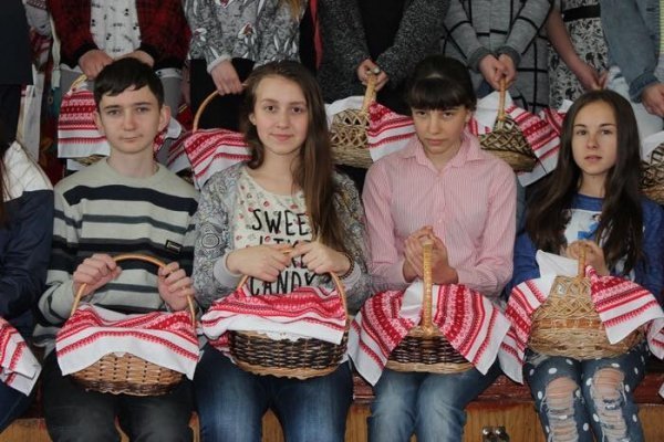 Делегація зі сходу приїхала побитися яйцями на Волинь. ФОТО