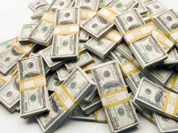 На «Ягодині» у чоловіка вилучили майже 27 тисяч доларів