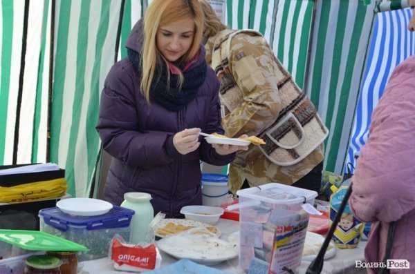 У Луцьку - благодійний  «масляний» ярмарок. ФОТО