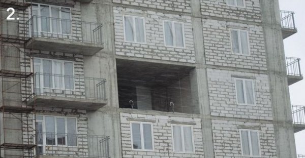 У Донецьку в багатоповерхівці випала стіна. ФОТО