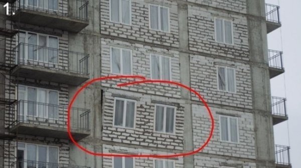 У Донецьку в багатоповерхівці випала стіна. ФОТО