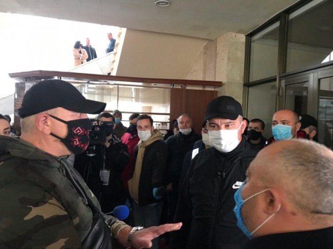 Активісти влаштували акцію протесту проти кадрової політики у Волинській ОДА. ФОТО