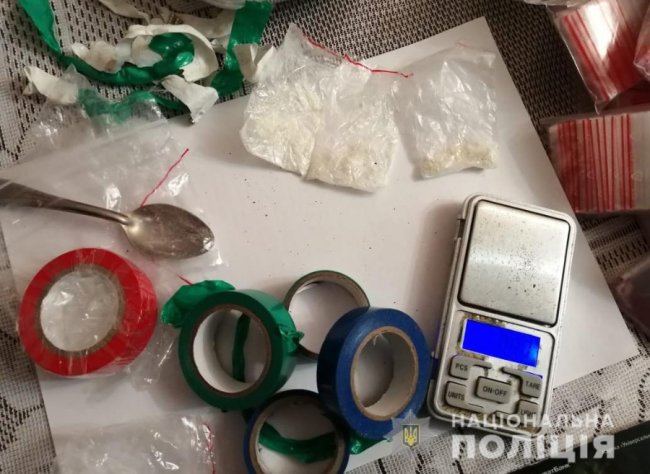 У Луцьку затримали злочинну групу, яка через інтернет збувала наркотики. ФОТО 