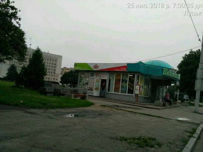 У Луцьку вночі спіймали «на гарячому» продавців алкоголю. ФОТО