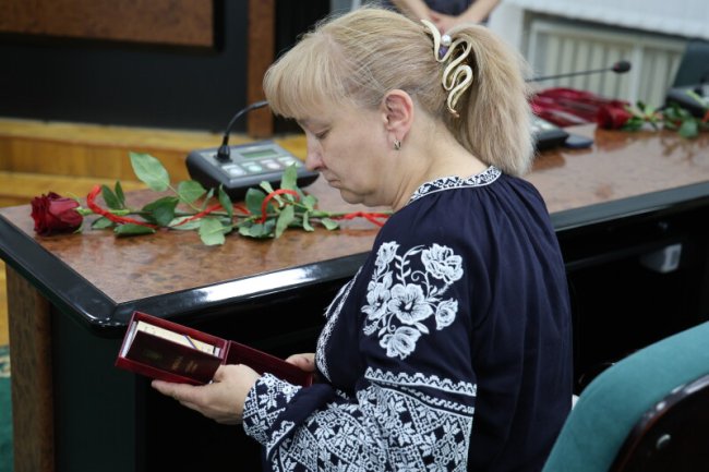 Важливо пам'ятати, якою ціною нам дається Україна: у Луцьку родинам полеглих Героїв вручили нагороди