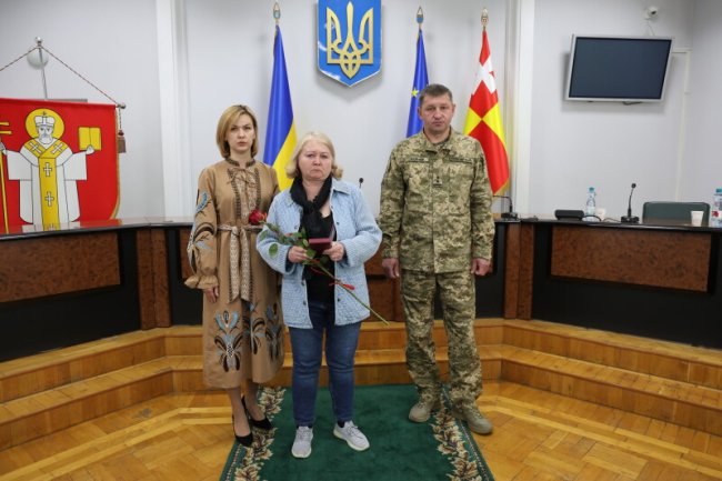 Важливо пам'ятати, якою ціною нам дається Україна: у Луцьку родинам полеглих Героїв вручили нагороди