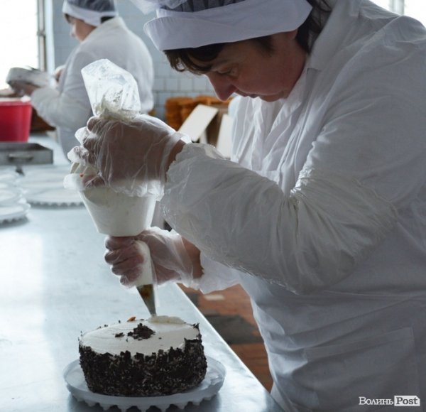 Як у Луцьку роблять торти. ФОТО 