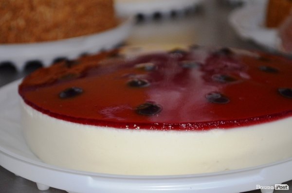 Новий торт «Йогурт-мікс смородиновий»