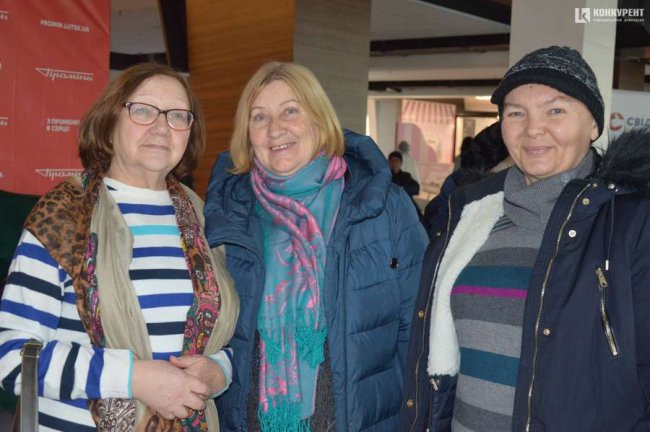 Луцькі пенсіонери безкоштовно дивилися виставу студії-театру «ГаРмИдЕр». ФОТО