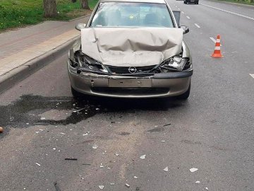 Алкоголь в крові у 7 разів перевищував норму: у Луцьку водій врізався в припарковане авто