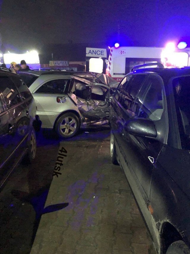 На Волині Jeep влетів у Mercedes: двоє людей – у лікарні