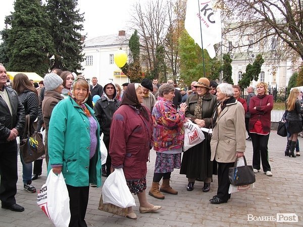 «Депутати лізуть, як свині до корита», - Ляшко у Луцьку. ФОТО*