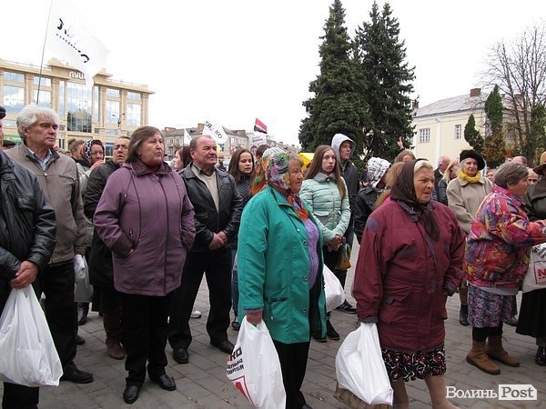 «Депутати лізуть, як свині до корита», - Ляшко у Луцьку. ФОТО*