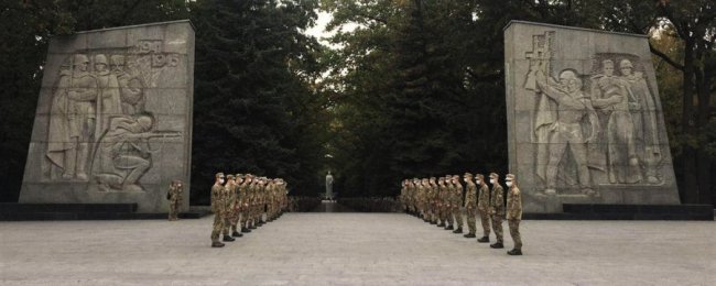 У Харкові прощаються із загиблим у авіакатастрофі Ан-26 курсантом. ФОТО
