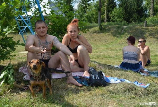 Спека змушує лучан роздягатися і лізти у міські водойми. ФОТО