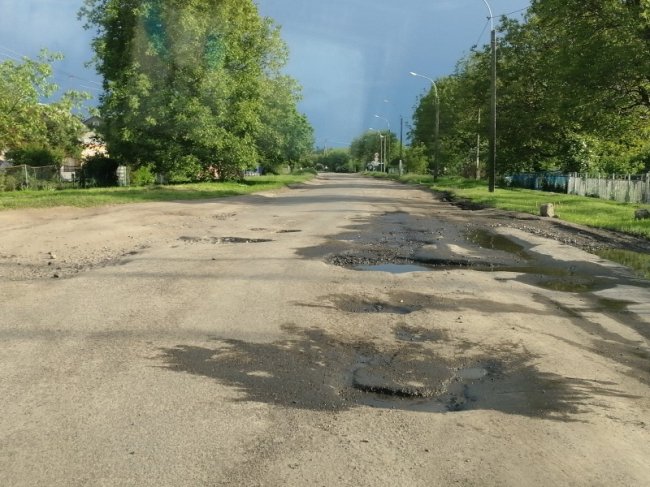 Лучани просять відремонтувати дорогу на виїзді з міста. ФОТО