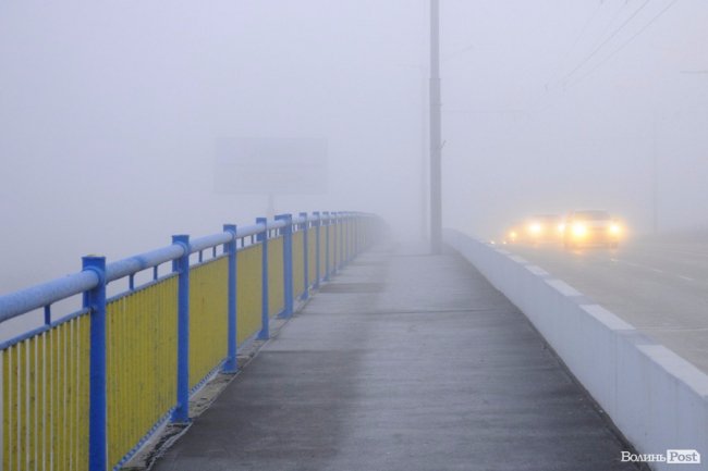Паморозь і густий туман: чарівний ранок у Луцьку. ФОТО