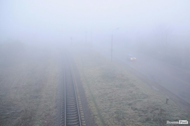 Паморозь і густий туман: чарівний ранок у Луцьку. ФОТО