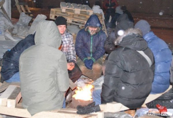 Ніч на Лідавській: як стерегли луцьких ВВшинків. ФОТО