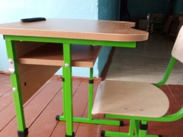 Для першокласників у громаді на Волині закупили одномісні парти. ФОТО