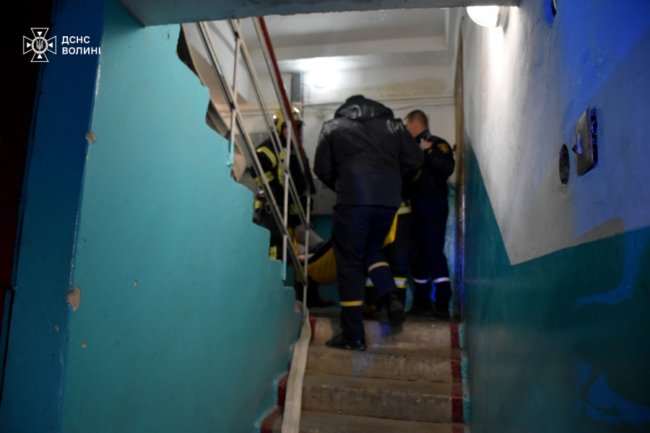 У Луцьку із охопленої пожежею квартири врятували  жінку