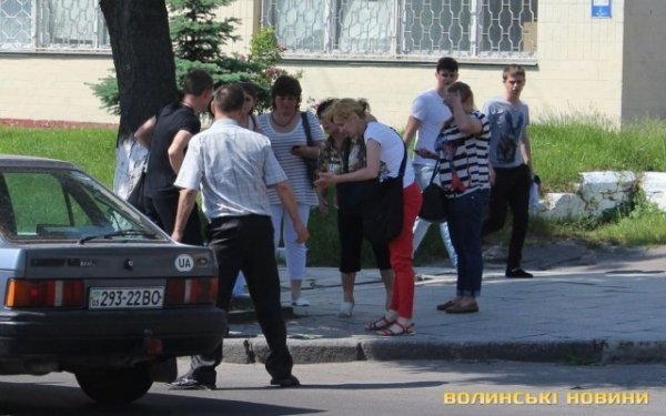 Аварія в Луцьку: жінка вскочила під колеса авто. ФОТО. ВІДЕО