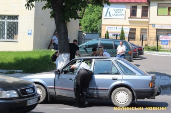 Аварія в Луцьку: жінка вскочила під колеса авто. ФОТО. ВІДЕО