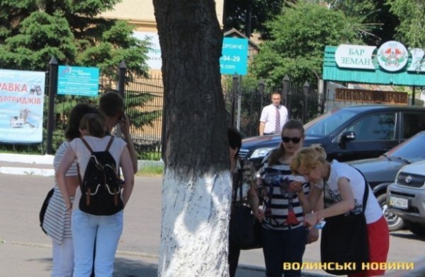 Аварія в Луцьку: жінка вскочила під колеса авто. ФОТО. ВІДЕО