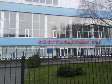 Зі спорткомплексу луцького вишу через задимлення в електрощитовій евакуювали 30 людей