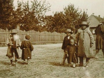 Опублікували раритетні фото селища Любешів