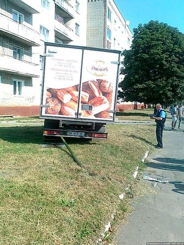 Аварія на Волині: легковик  «поцілувався» із вантажівкою. ФОТО