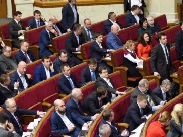 Нардепам хочуть заборонити брати в помічники родичів