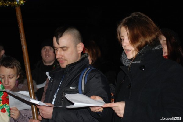 У Луцьку поєднали колядки і фаєр-шоу. ФОТО