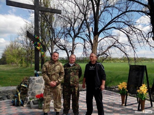 Встановили пам'ятну дошку загиблим під Волновахою волинським солдатам. ФОТО 